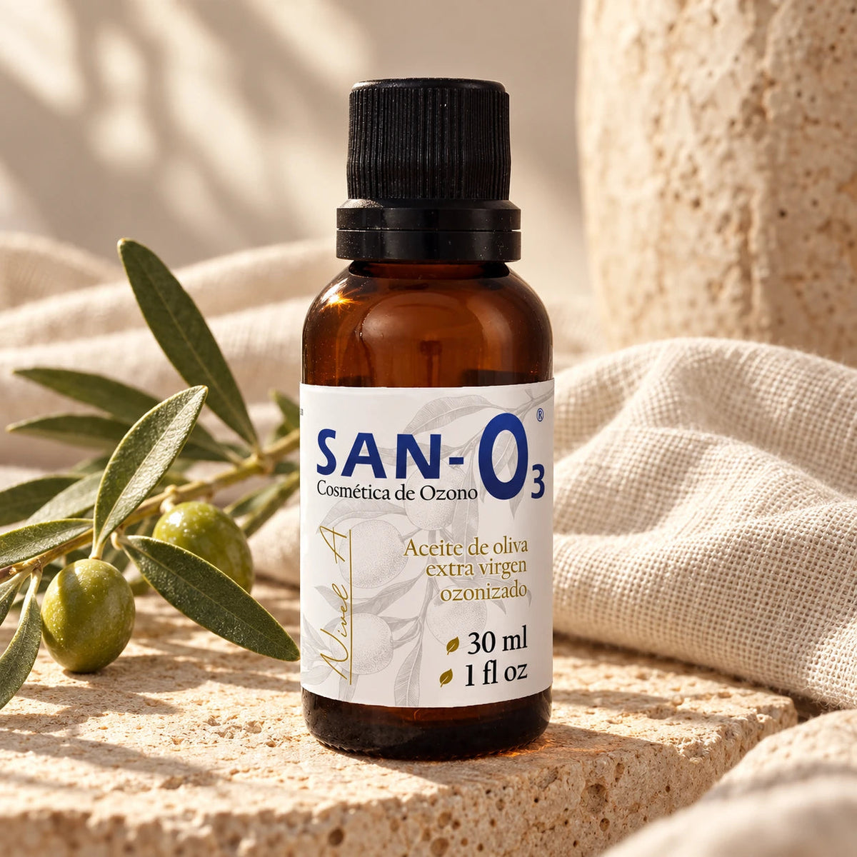 Aceite de oliva ozonizado · Nivel A SANO3, 30 ml, en un entorno de cuidado con piedra y lino