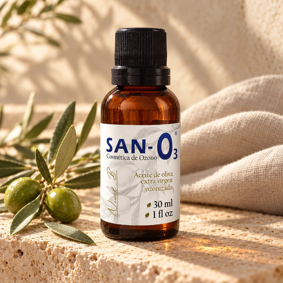 Aceite de oliva ozonizado · Nivel B SANO3, 30 ml, en un entorno de cuidado con piedra y lino
