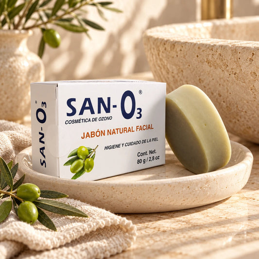 Jabón facial con ozono SANO3, 80 g, en un entorno de cuidado con piedra y lino