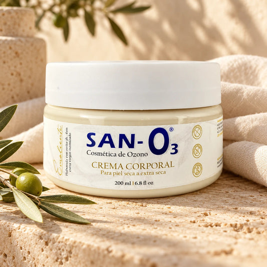 Crema corporal emoliente con ozono SANO3, 200 ml, en un entorno de cuidado con piedra y lino