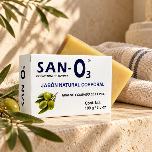 Jabón corporal con ozono SANO3, 100 g, en un entorno de cuidado con piedra y lino